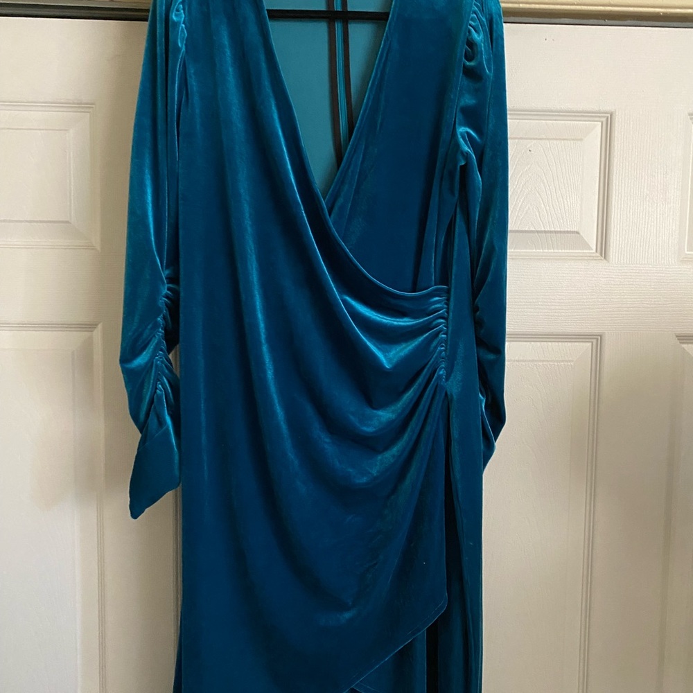 Dress - Picture 4 of 9